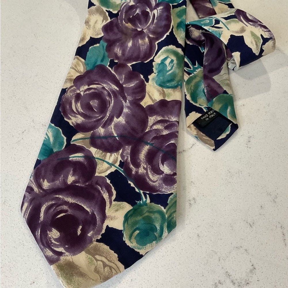 Handsome Embassy Square Italian Silk Tie.Hand Made/Great Colors & Condition